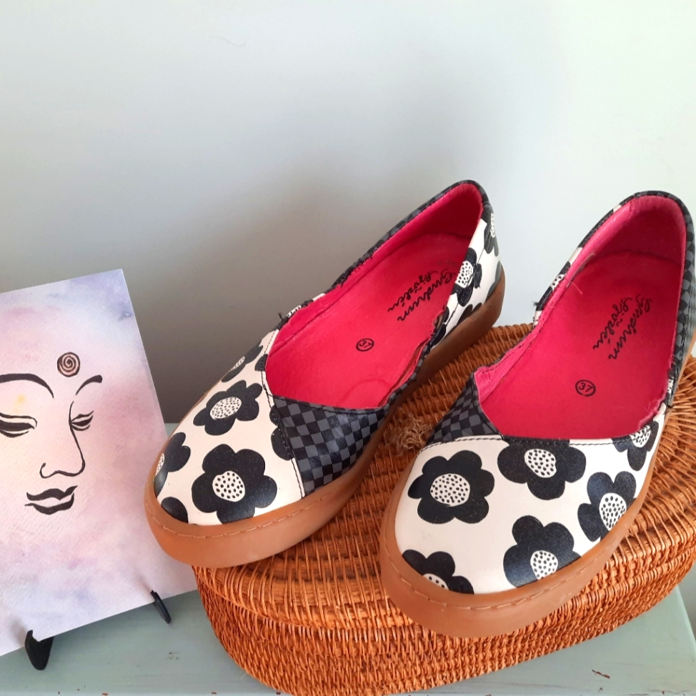 Gudrun Sjoden Black & White Floral Slip-On Flats With Pink Lining